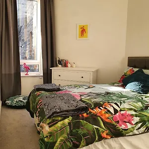 https://the-flat-with-the-pink-door.edinburghhotelsuk.org