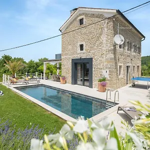 https://villa-carica-krasica-istria.in-istria.net